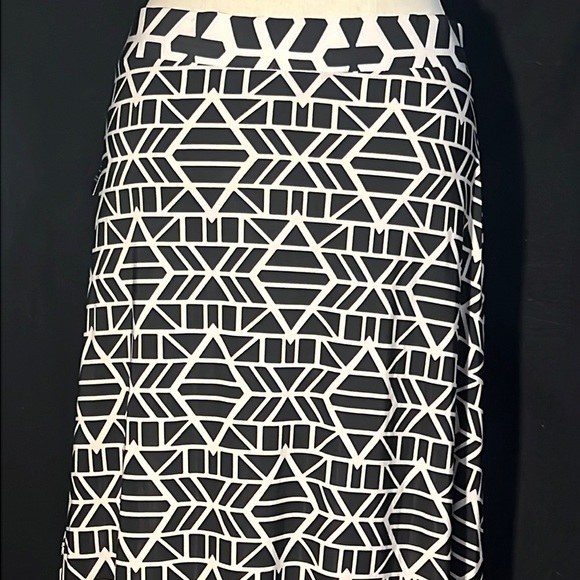 “Boho Escape” geometric print jersey hi-lo midi skirt w/contrast border-NWT - Picture 7 of 16